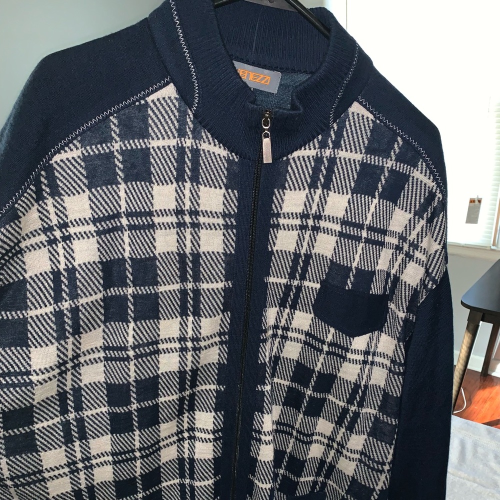 Sweater - Picture 2 of 6